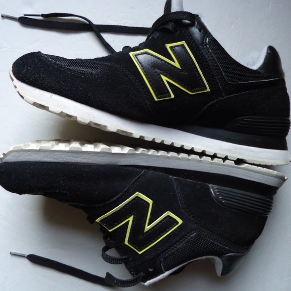 SIZE 8.5. New Balance 574 Classic suede sneakers shoes.